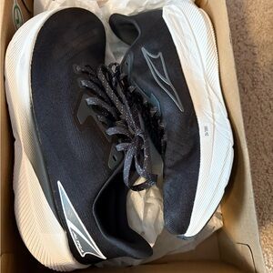 Altra women’s Experience Flow 9.5